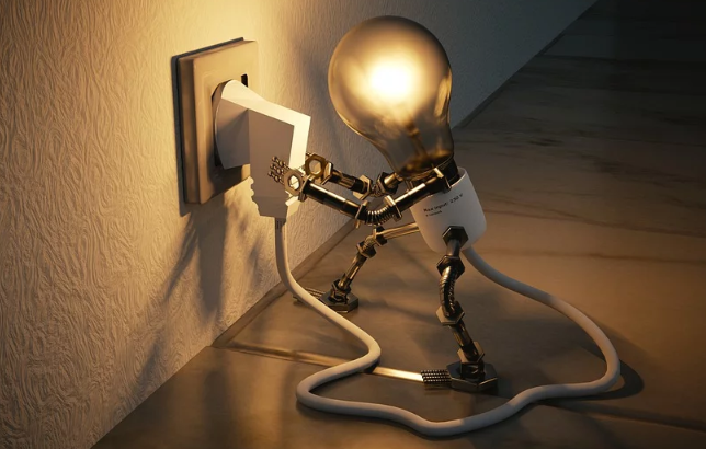 a lamp recharging itself